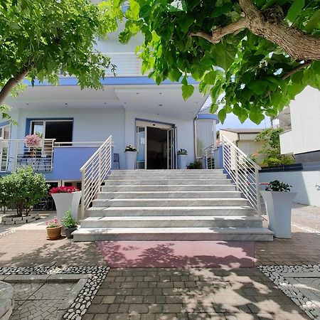 Hotel Moderno - Bed & Breakfast チェルヴィア エクステリア 写真