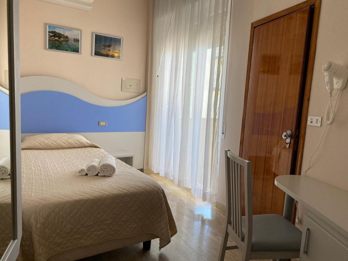 Hotel Moderno - Bed & Breakfast チェルヴィア エクステリア 写真