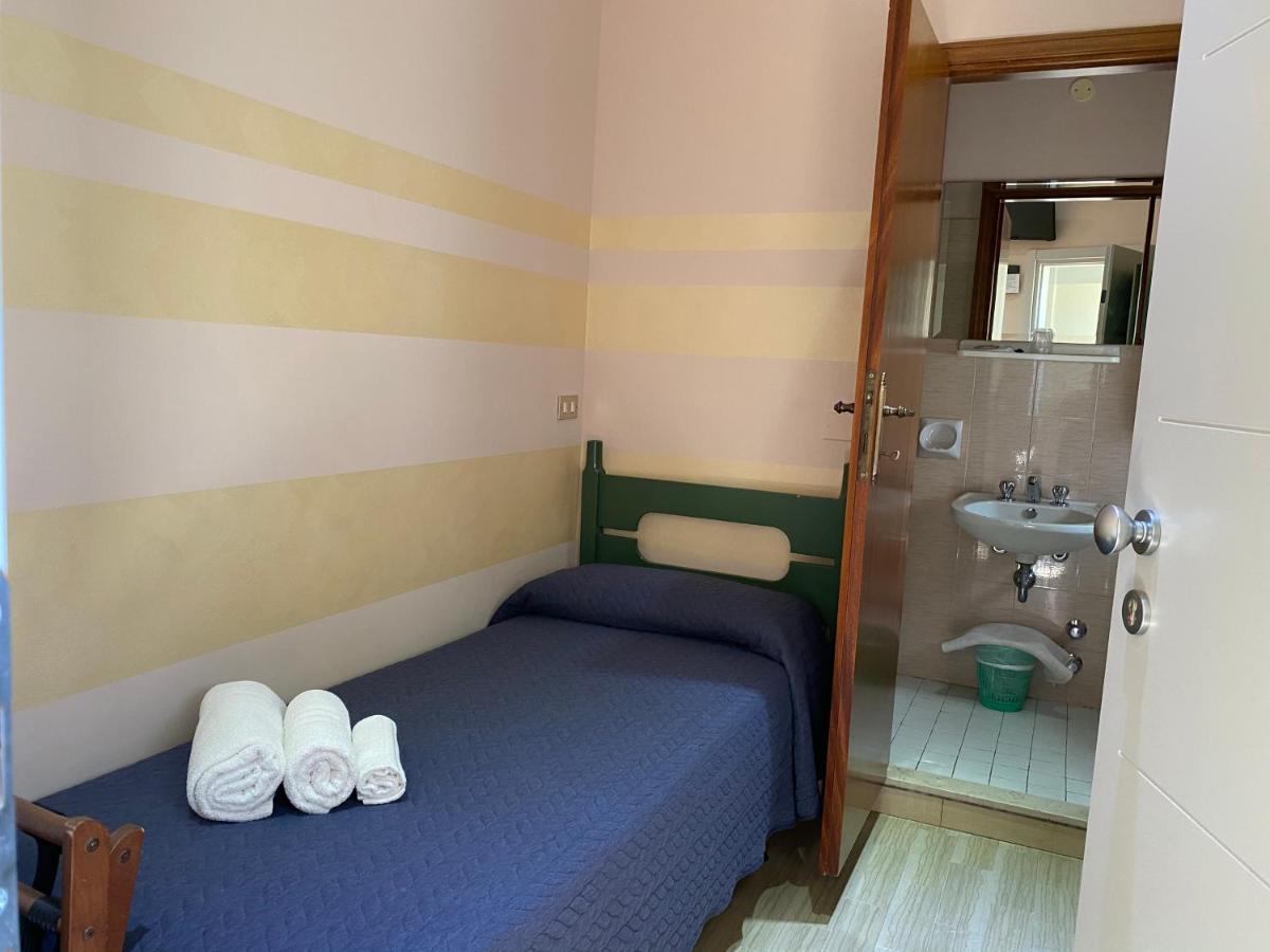 Hotel Moderno - Bed & Breakfast チェルヴィア エクステリア 写真