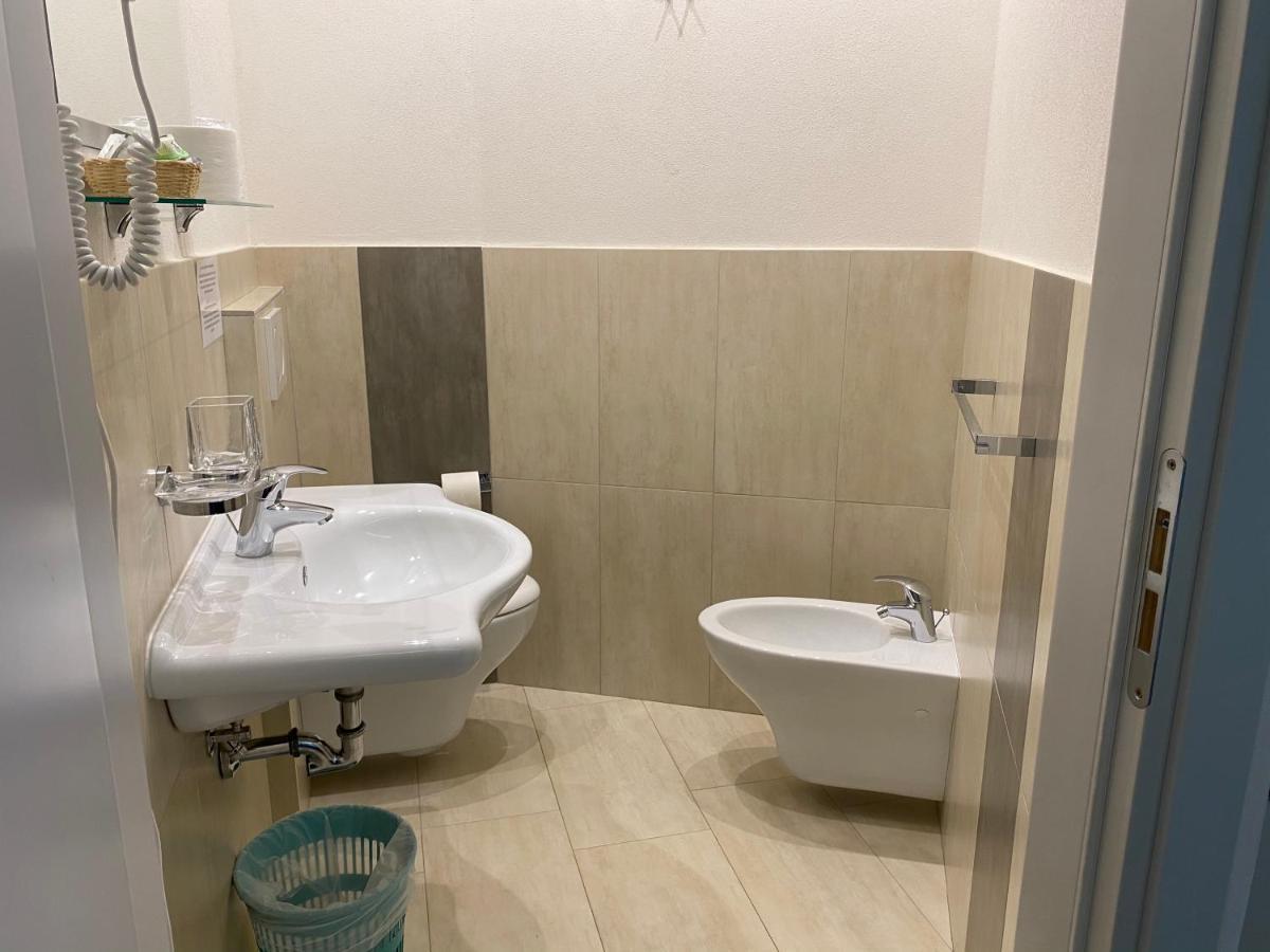 Hotel Moderno - Bed & Breakfast チェルヴィア エクステリア 写真