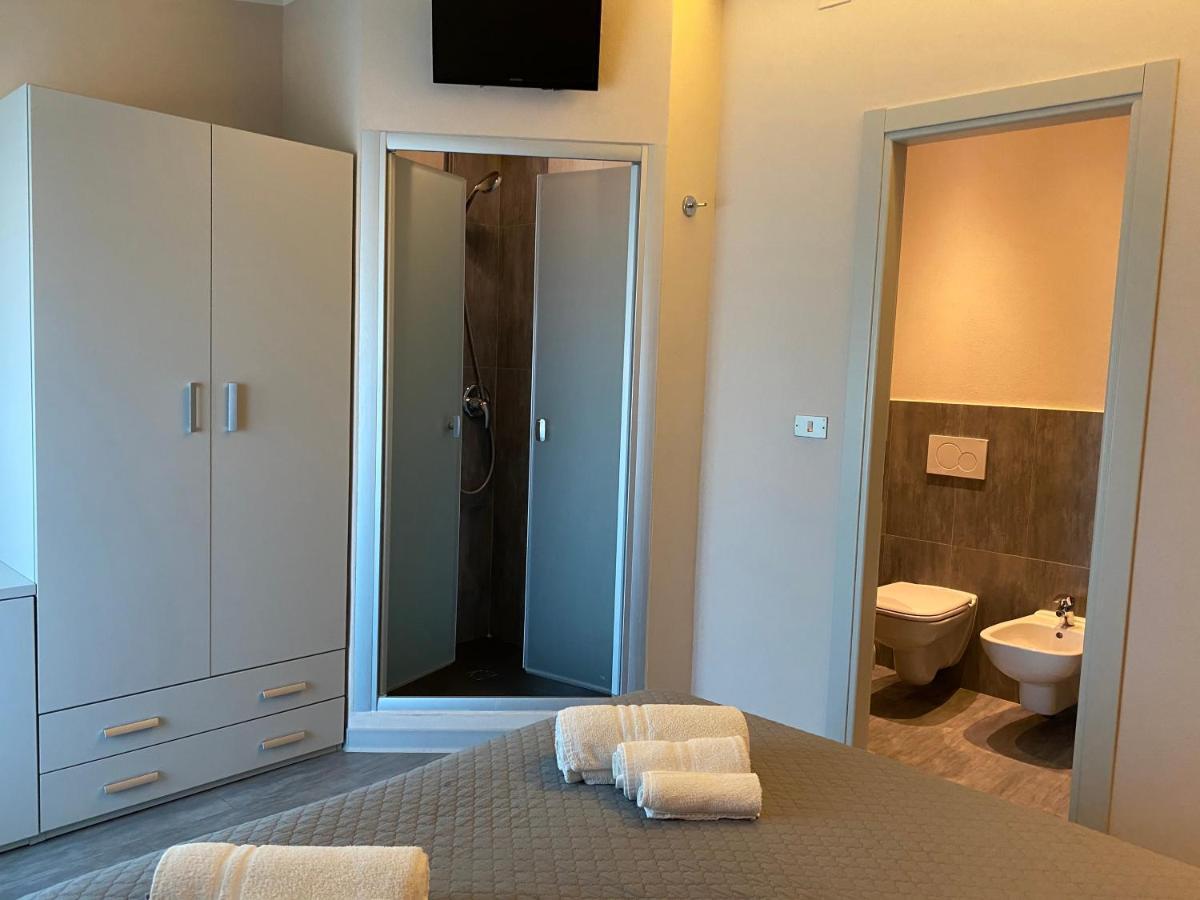 Hotel Moderno - Bed & Breakfast チェルヴィア エクステリア 写真