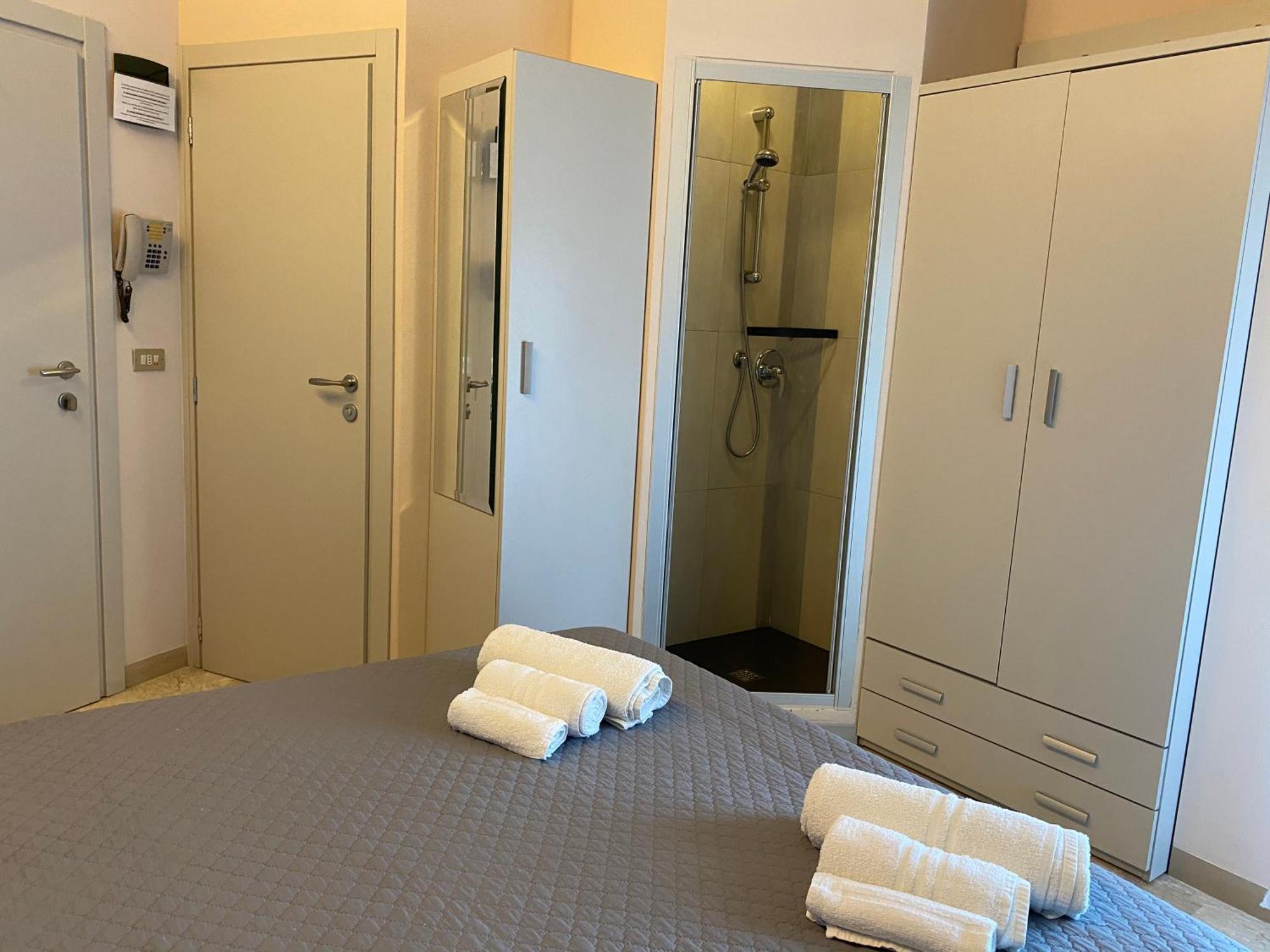 Hotel Moderno - Bed & Breakfast チェルヴィア エクステリア 写真