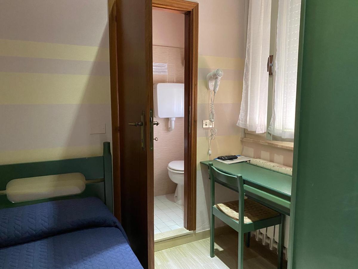 Hotel Moderno - Bed & Breakfast チェルヴィア エクステリア 写真