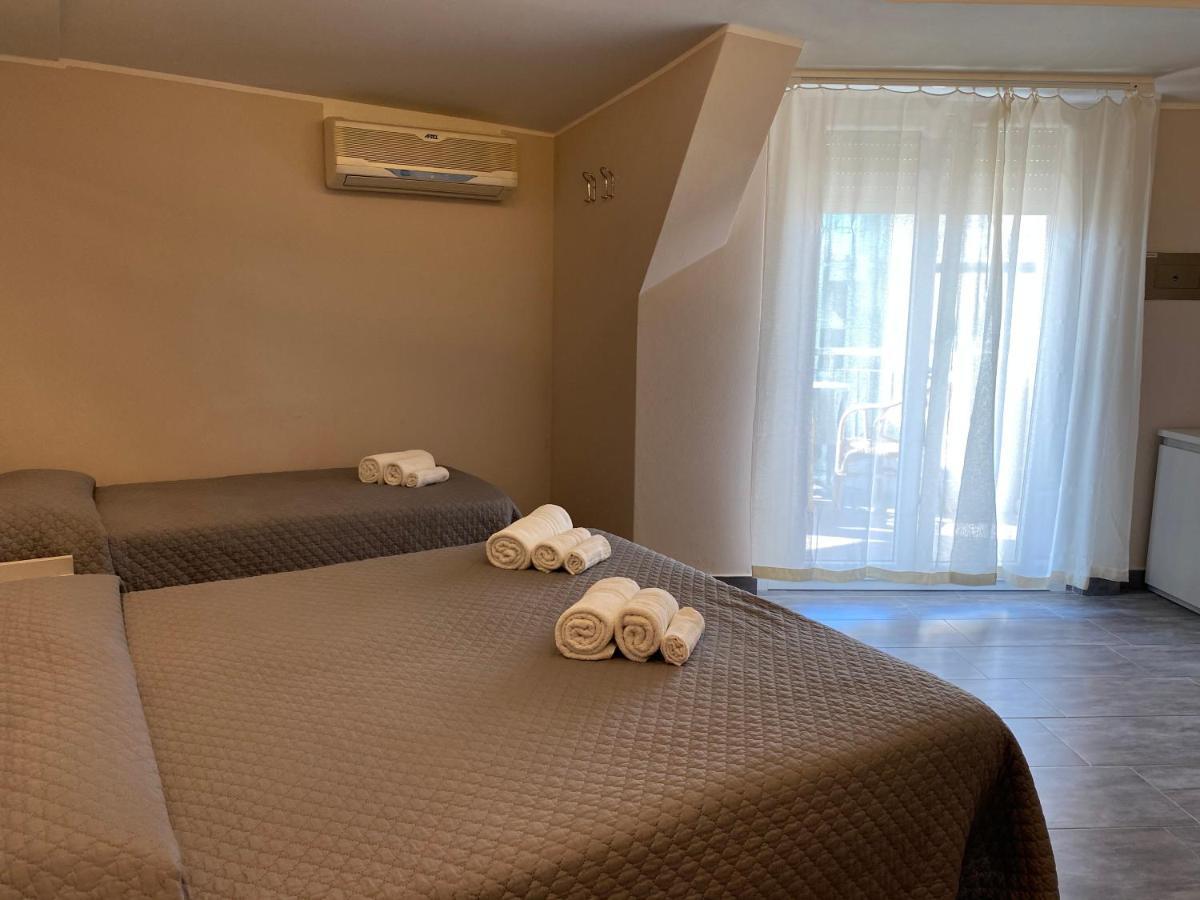 Hotel Moderno - Bed & Breakfast チェルヴィア エクステリア 写真