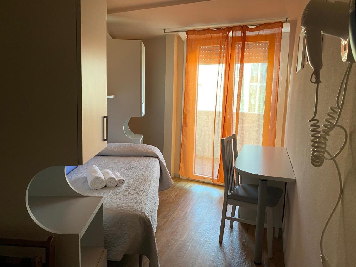 Hotel Moderno - Bed & Breakfast チェルヴィア エクステリア 写真
