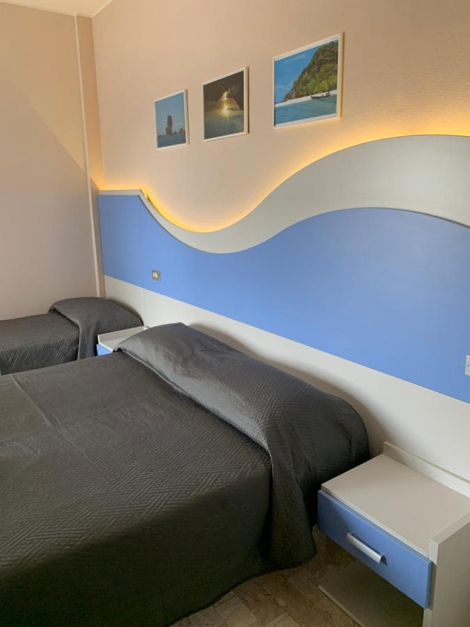 Hotel Moderno - Bed & Breakfast チェルヴィア エクステリア 写真