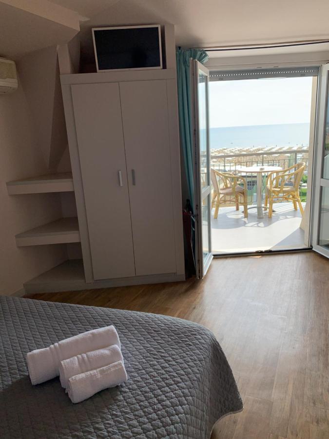 Hotel Moderno - Bed & Breakfast チェルヴィア エクステリア 写真