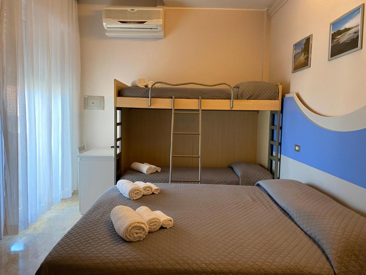 Hotel Moderno - Bed & Breakfast チェルヴィア エクステリア 写真