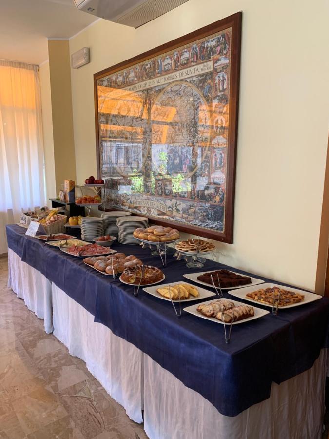 Hotel Moderno - Bed & Breakfast チェルヴィア エクステリア 写真