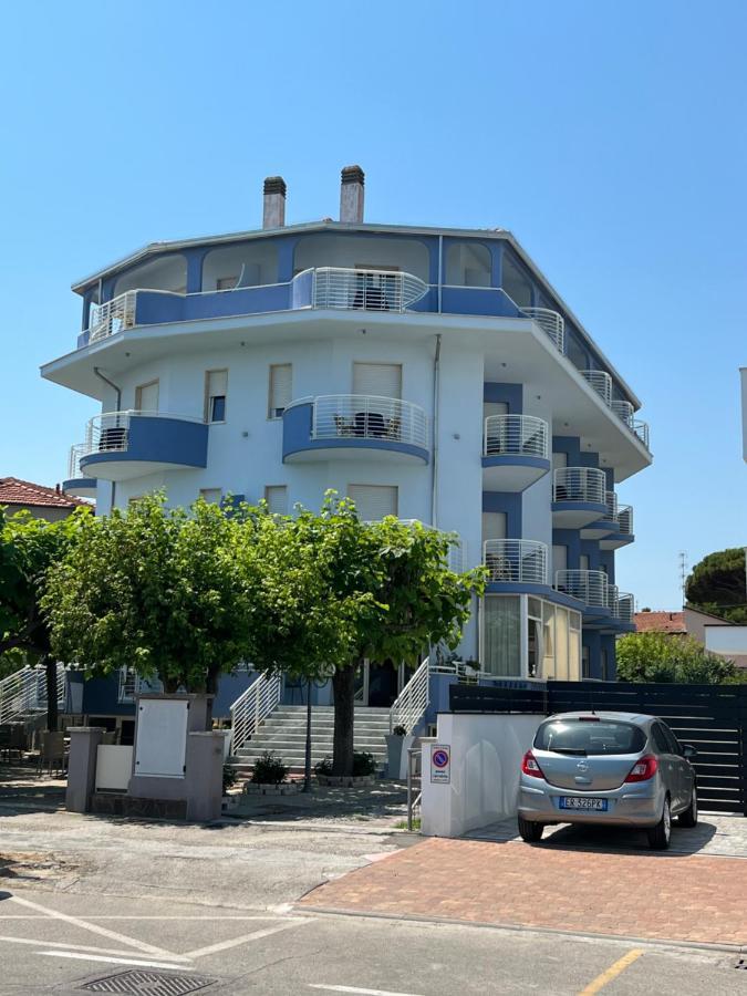 Hotel Moderno - Bed & Breakfast チェルヴィア エクステリア 写真