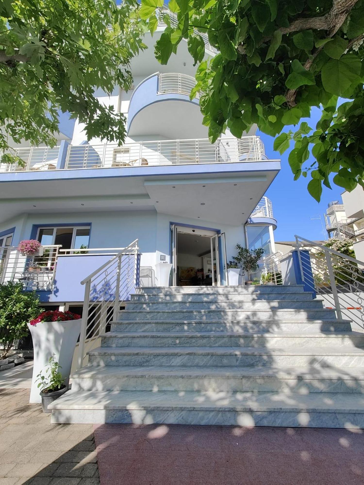 Hotel Moderno - Bed & Breakfast チェルヴィア エクステリア 写真
