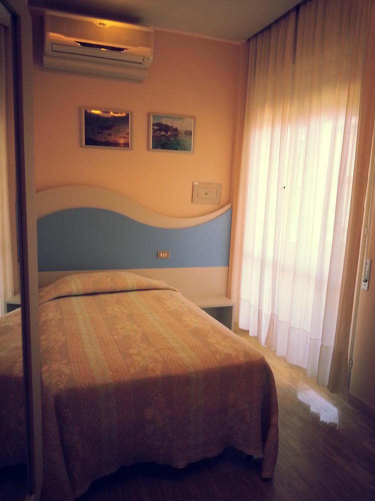 Hotel Moderno - Bed & Breakfast チェルヴィア エクステリア 写真