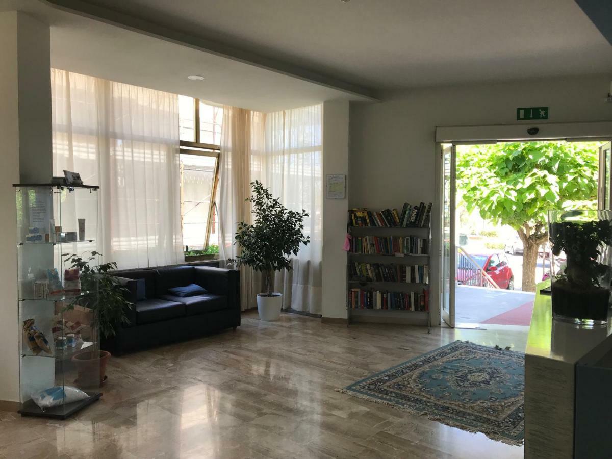 Hotel Moderno - Bed & Breakfast チェルヴィア エクステリア 写真