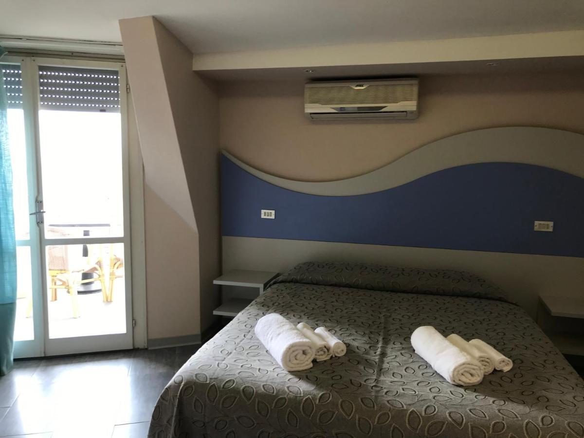 Hotel Moderno - Bed & Breakfast チェルヴィア エクステリア 写真